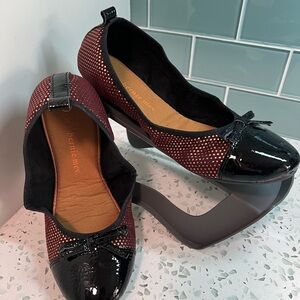 bernie mev. Black and Burgundy Flats NIB size 41 size 10
